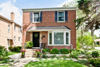 7401 Keeler Ave, Skokie, IL 60076-3805