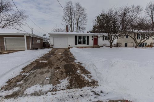 475 Orange St, Hollowayville, IL 61356-1923