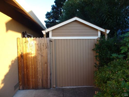 195 Bighorn Ct, Vacaville CA  95687-3438 exterior