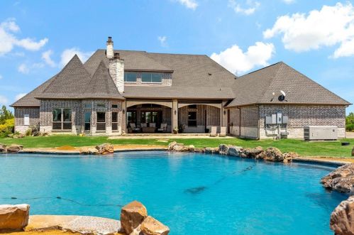 1700 Bluebonnet Dr, Rockwall, TX 75032-8200
