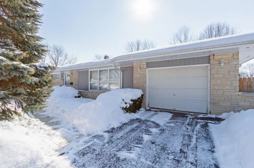 216 Sharon Ln, North Aurora, IL 60542-1236