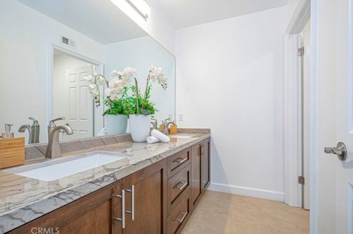 815 Moorside Dr, Glendale CA  91207-1135 exterior