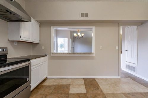 2818 Lk Vly Dr, Garland TX exterior