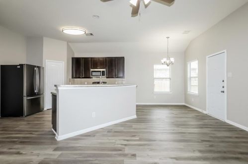3285 Waukegan Rd, Conroe TX  77306 exterior