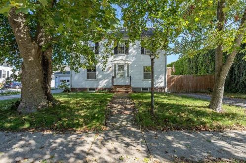 41 4th St, Dover, NH 03820-2931