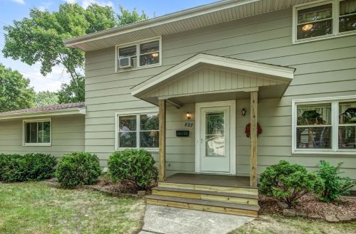 827 Fuller St, Prior Lake, MN 55379-2357