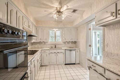 3304 Lynbrook Dr, Plano TX  75075-7727 exterior