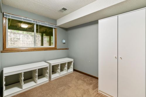 1718 Hickory Hill Dr, Saint Paul MN  55122-2410 exterior