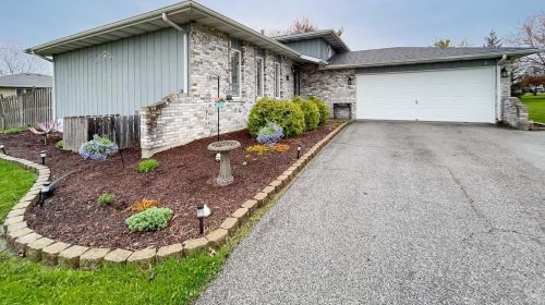 8559 Burr St, Crown Point, IN 46307-1430