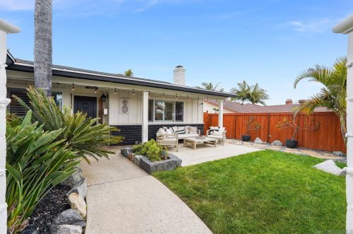 3984 Scott Dr, Carlsbad, CA 92008-3625