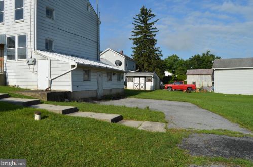 2161 Newville Rd, Carlisle PA  17015-7747 exterior