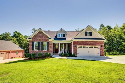 702 Mallard Dr, Randleman, NC 27317-8324