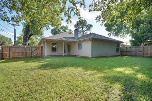 6837 Beaty St, Fort Worth TX  76112-6704 exterior