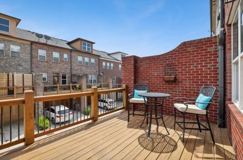 3619 Brookleigh Ln, Atlanta GA  30319-2206 exterior