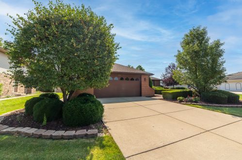 15257 Raintree Dr, Orland Park, IL 60462-3802