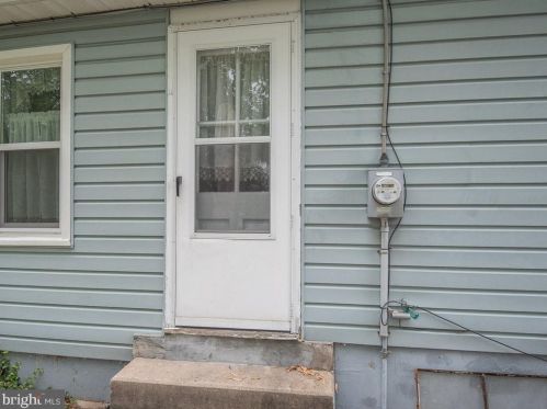 2106 Lyndell Dr, Lancaster PA  17601-5728 exterior