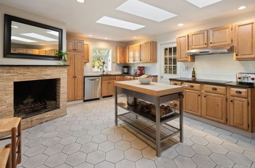 272 Old Grumman Hill Rd, Wilton CT  06897-4647 exterior