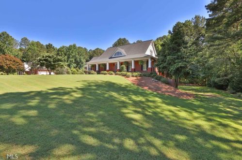 390 Golfview Club Dr, Newnan, GA 30263-3367