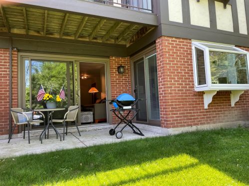 258 Brookside Ln, Willowbrook IL  60527-2911 exterior
