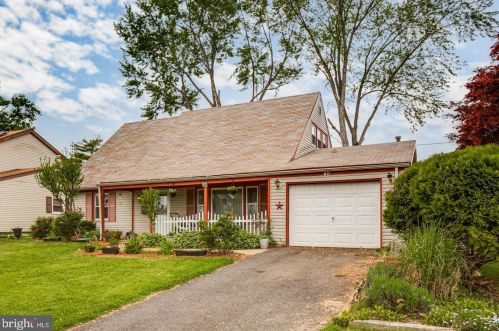 51 Gamewell Ln, Willingboro, NJ 08046-3007