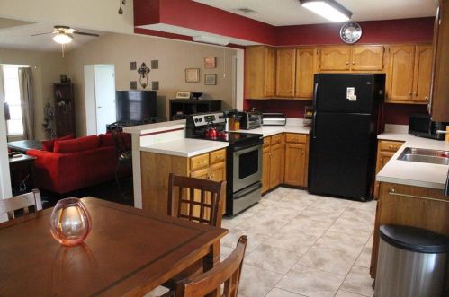 4003 Sunhill Dr, Greenville, TX 75402-6115