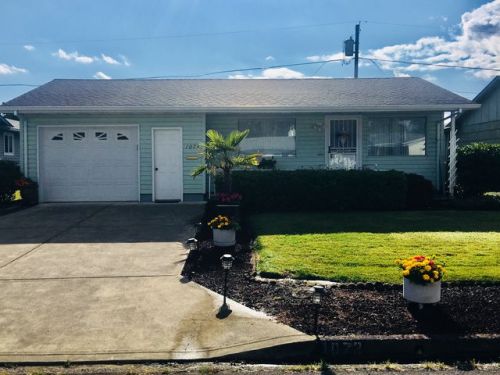 1073 Randolph Rd, Woodburn, OR 97071-2305