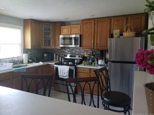461 Wall St, Hebron CT  06248-1330 exterior