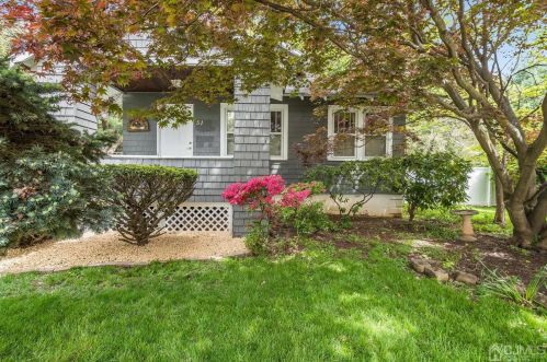 51 Charles St, Metuchen, NJ 08840-2748