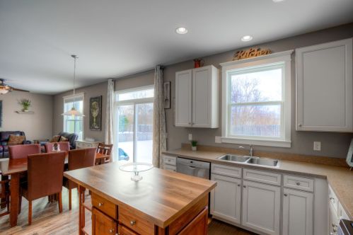 1600 Bristol Dr, Pingree Grove IL  60140-9038 exterior