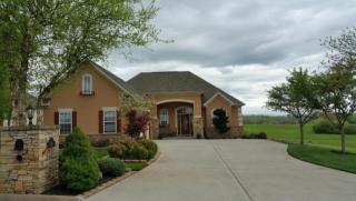 210 Hummingbird Dr, Vonore, TN 37885-5356