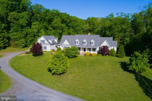4262 Altavista Ln, Marshall, VA 20115-2929