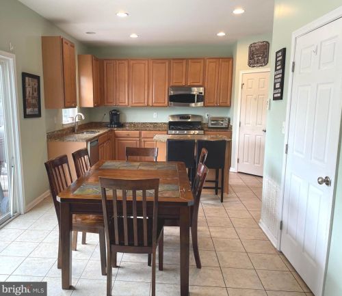 2258 Water Garden Dr, Hanover PA 17331-8319 exterior