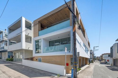 218 1st Pl, Manhattan Beach, CA 90266-6504