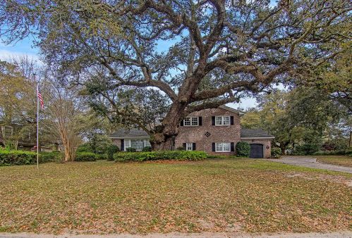 1025 Chambers Ln, Mount Pleasant, SC 29464-3533