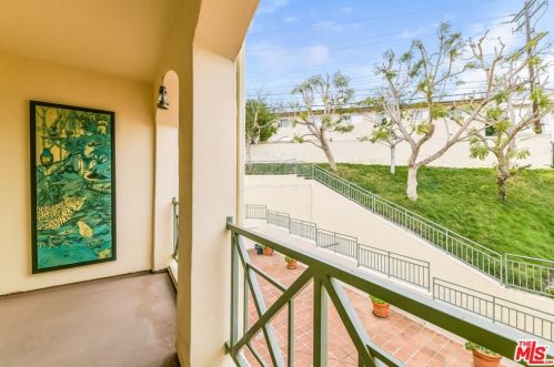 5500 Torrance Blvd, Torrance CA  90503-4047 exterior