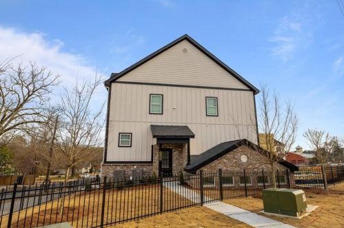 1991 Hollywood Rd, Atlanta GA  30318-1881 exterior