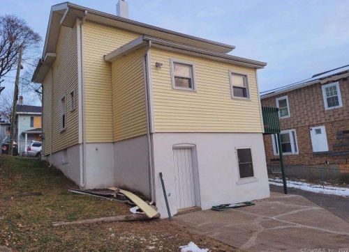 37 2nd Ave, Waterbury, CT 06710-2224