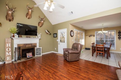 101 Waters Edge Dr, Lagrange, GA 30240-7557