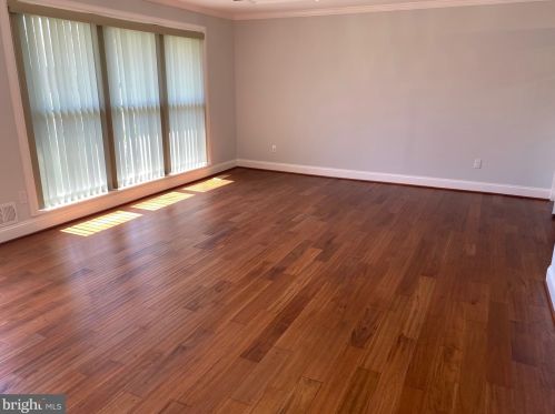 6720 Ruskin St, Springfield, VA 22150-2039