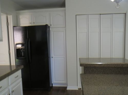 208 Julie Ln, Pingree Grove IL  60140-8393 exterior