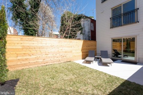 950 Front St, Philadelphia PA 19147-0043 exterior