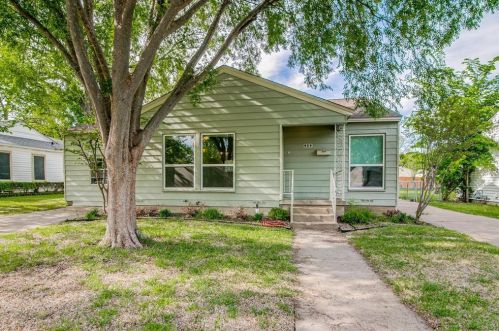 829 Holly Dr, Garland TX  75040-4922 exterior