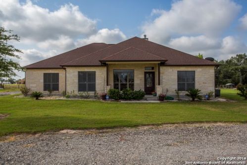 130 Shannon Rdg, Floresville, TX 78114-6501