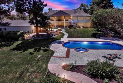 1156 Sugarbush Dr, Vista CA 92084-7464 exterior