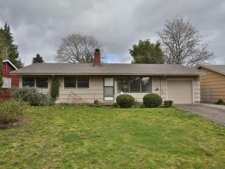 13633 Stephens Pl, Portland, OR 97233-2033