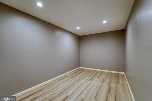 14 Stratford Garden Ct, Silver Spring MD 20904-1560 exterior