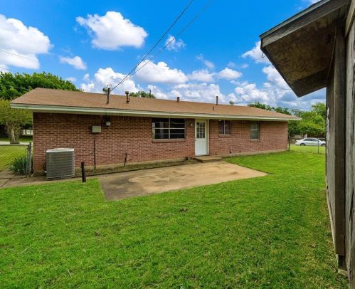 1854 Wintergreen Rd, Carrollton TX 75006-7543 exterior