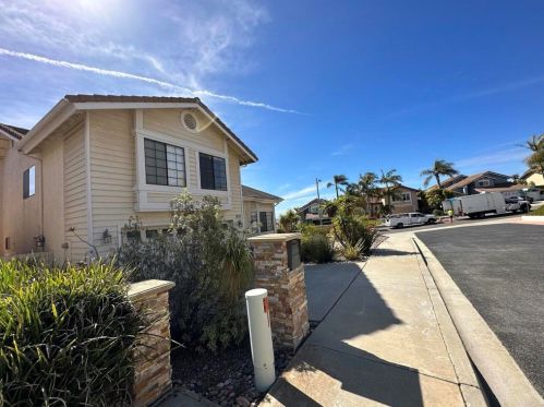 1853 Sunset Hill Dr, Carlsbad, CA 92008-3768