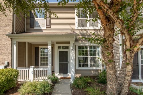 1711 Woodside Dr, Bull Valley, IL 60098-2708