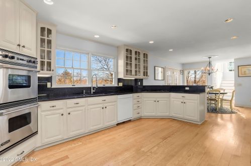 345 Round Hill Rd, Greenwich CT  06831-3303 exterior